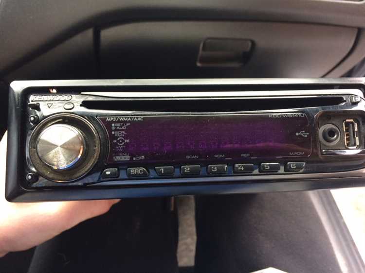 Как на kenwood kmm bt305 настроить цвет