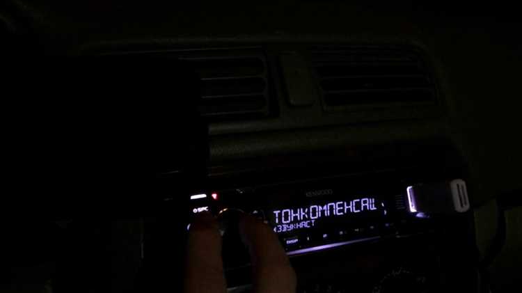 Подключение внешних устройств через USB и AUX