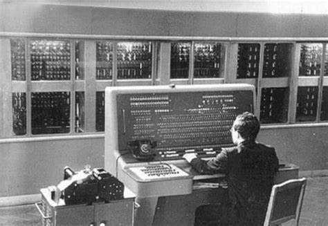 Какие компоненты входили в состав первого компьютера IBM
