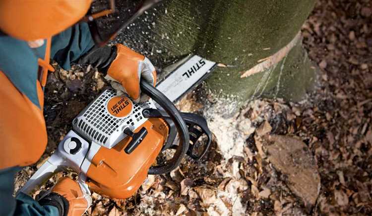 Как правильно держать бензопилу Stihl при работе с деревом