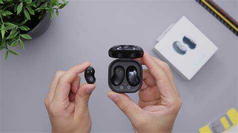 Как заряжать беспроводные наушники earbuds basic 2