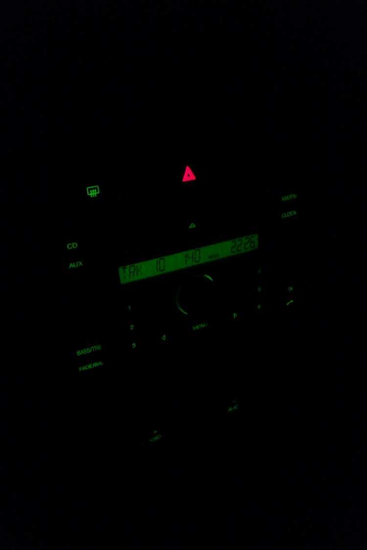Где aux в ford fusion