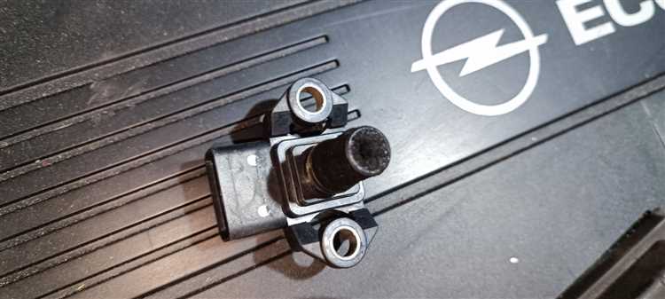 Как найти датчик дождя за задним зеркалом на Opel Zafira C