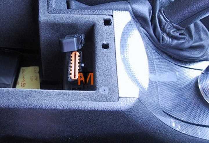 Где установлен основной датчик ESP в кузове Peugeot 406