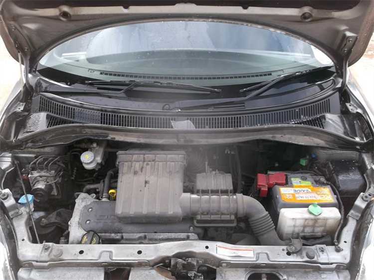 Где найти VIN код в багажном отделении Suzuki SX4