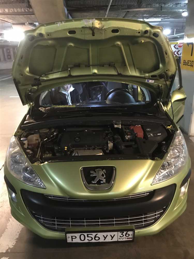 Как визуально осмотреть правую подушку двигателя на Peugeot 308