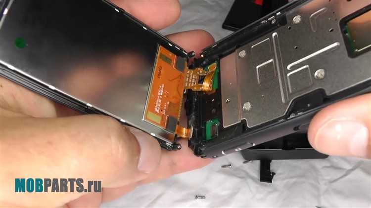 Как выкрутить скрытые винты корпуса Nokia N8