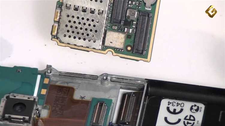 Снятие задней крышки и разборка корпуса Nokia 6020