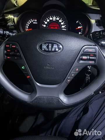 Расположение кнопок управления круиз контролем в Kia Ceed JD