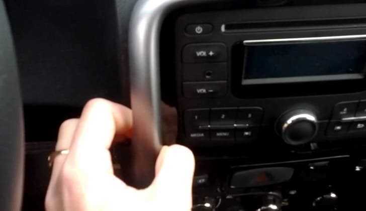 Как ввести код радио renault duster