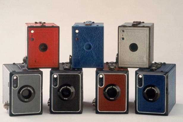 Чем отличалась первая камера Kodak от существующих на тот момент фотоустройств