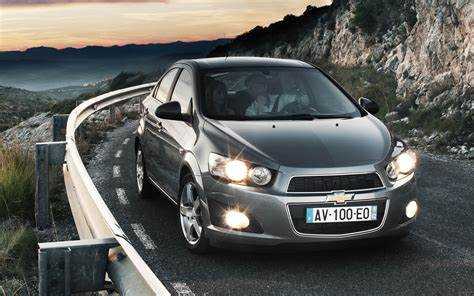 Безопасность и системы помощи водителю в Ford Focus и Chevrolet Aveo