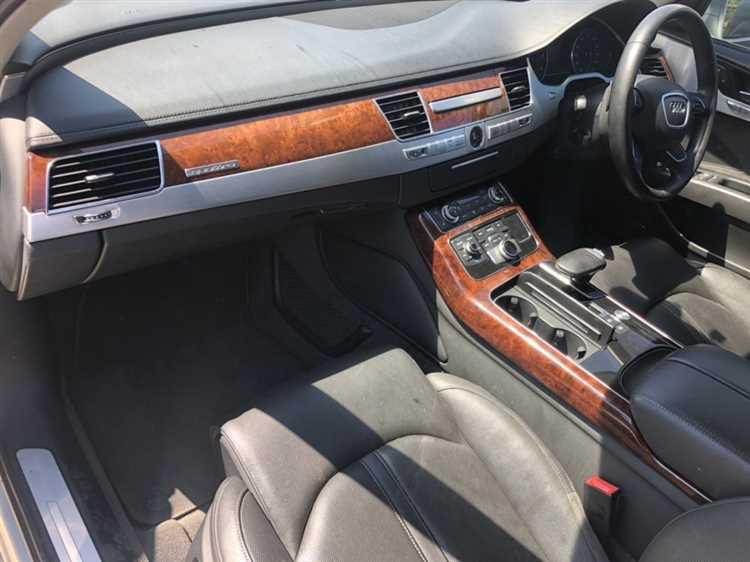 Обслуживание и замена ТВ тюнера в Audi A8 D4