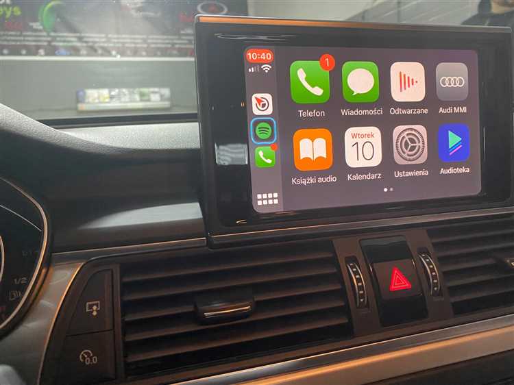 Использование голосовых команд для управления CarPlay