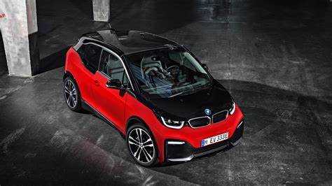 Как безопасно поднимать BMW i3 с помощью подъемника