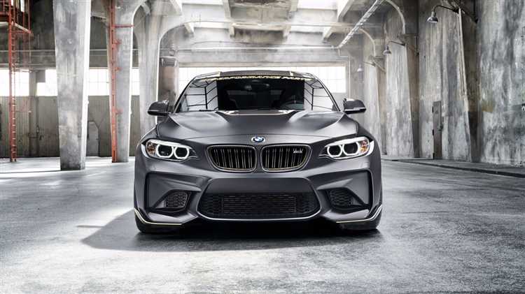 Какие элементы кузова подчеркивают спортивный характер BMW M2