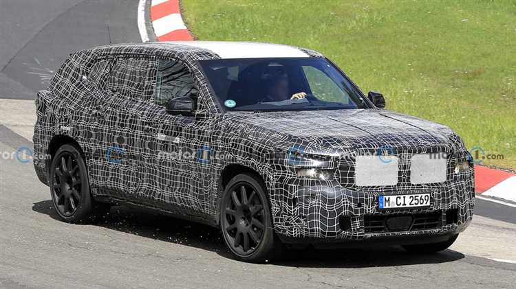 Передняя часть BMW X8: особенности решетки радиатора и фар
