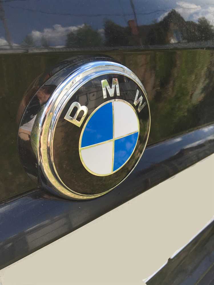 Как отличить оригинальный значок BMW от подделки