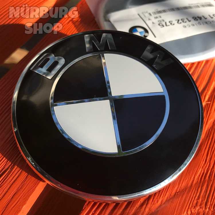 Какие материалы используются для изготовления значка BMW
