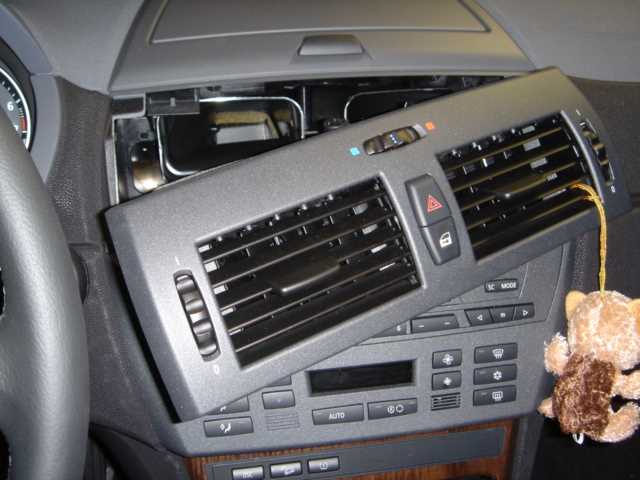 Настройка источника аудиосигнала через iDrive или штатное меню