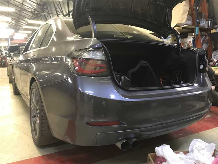 Как вскрыть фонарь задний bmw f30