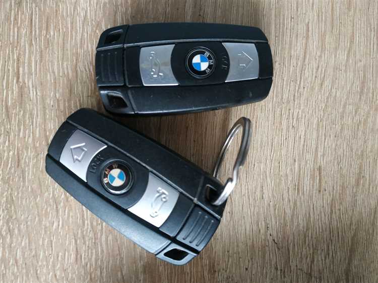 Подготовка к замене батарейки в ключе BMW F30