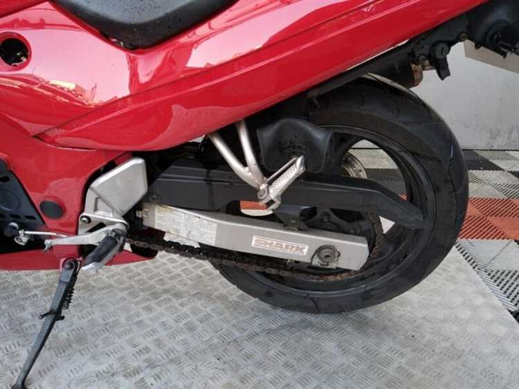 Можно ли установить зеркала RF 600 на мотоциклы Honda без доработок