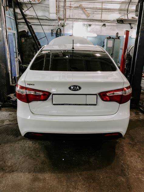 Что влияет на цену катализатора для Kia Rio в 2025 году?