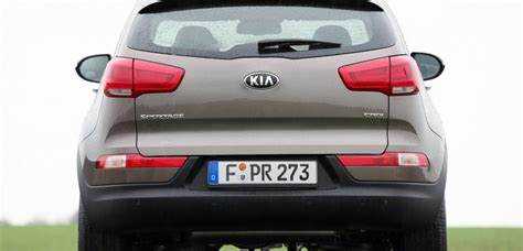 Какие опции включены в базовую версию Kia Sportage 2025 года