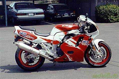 Сравнение цен на новые и б/у модели Suzuki GSX R600 в 2025 году