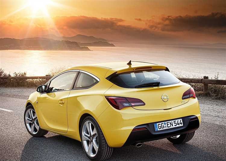Какие факторы влияют на цену Opel Astra GTC в 2025 году?