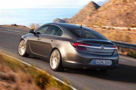 Что влияет на стоимость Opel Insignia при покупке у дилера?