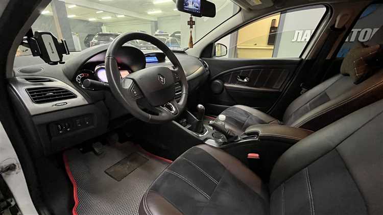 Какая цена на стойки для Renault Fluence в 2025 году?