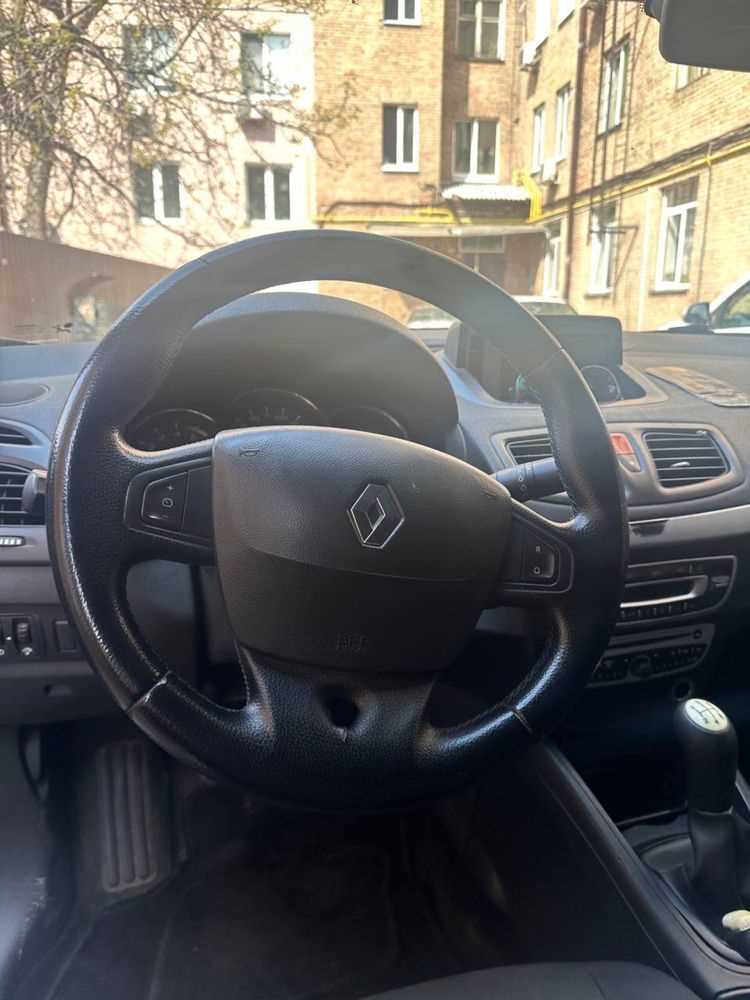 Сколько стоят стойки на renault fluence