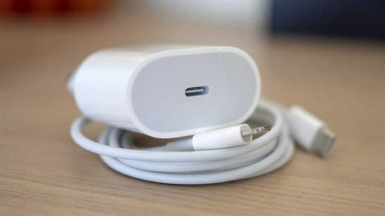 Зарядка через Lightning или USB-C: что выбрать для iPhone 12?