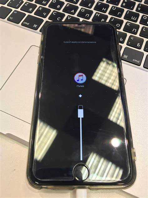 Используйте режим восстановления через iTunes или Finder