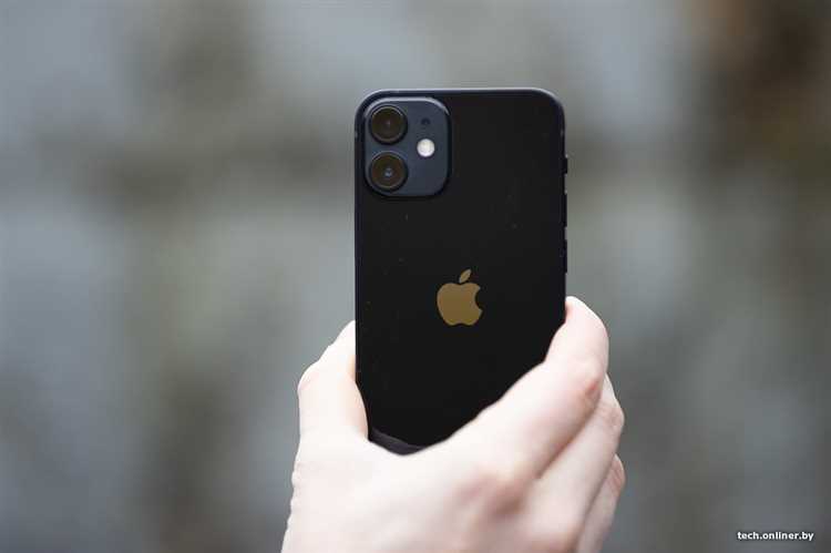 iPhone 12 Mini оснащён двумя камерами: основной на 12 МП и сверхширокоугольной на 12 МП. Это позволяет делать снимки с отличным качеством даже в условиях недостаточной освещённости.