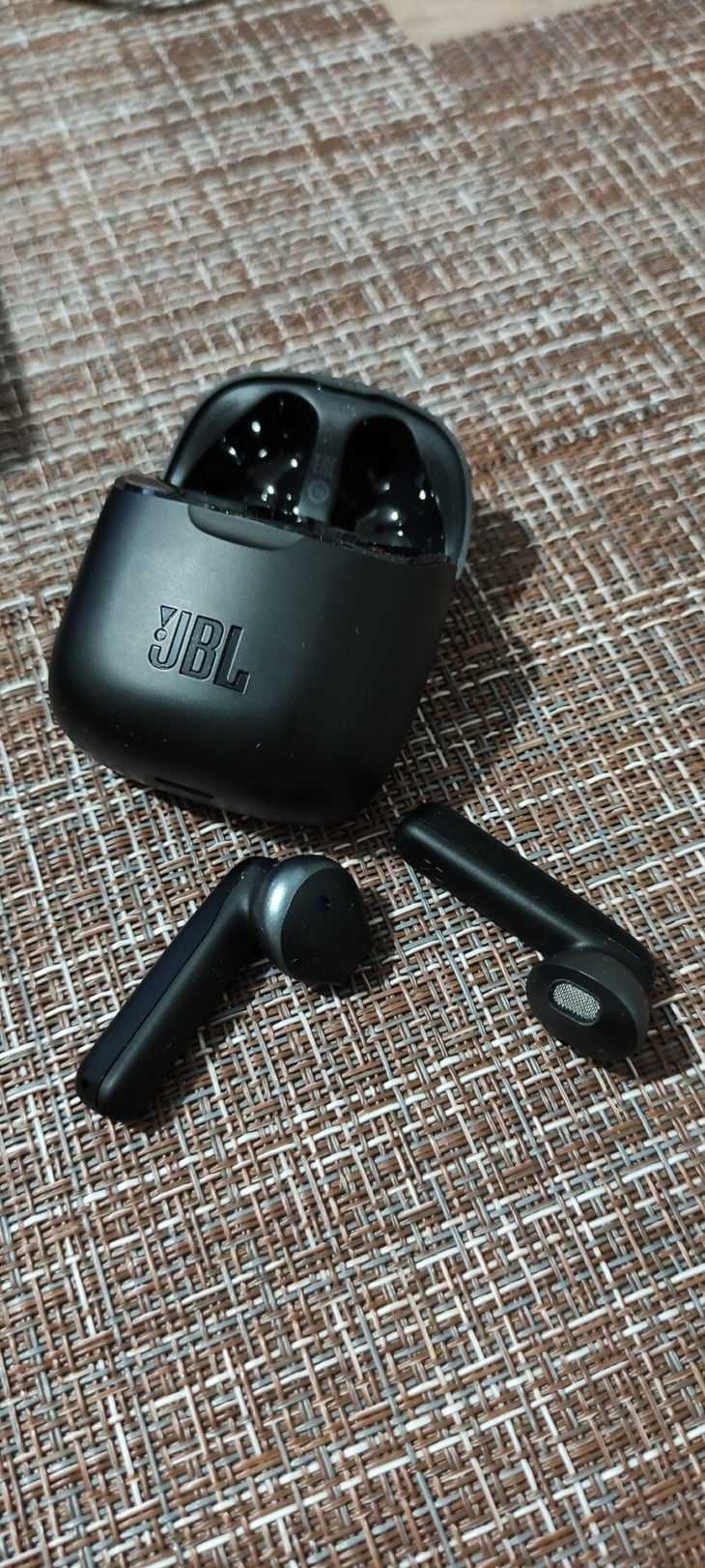 Как выбрать наушники для занятий спортом: Honor против JBL
