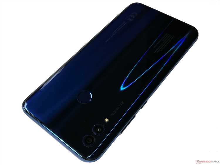 На маркетплейсах Honor 10 Lite можно найти по разным ценам. На Avito встречаются предложения от частных продавцов, где стоимость ниже, чем в магазинах. Проверяйте состояние устройства и избегайте подозрительно низких цен. На Ozon и Wildberries иногда бывают скидки, но цены зависят от продавца.