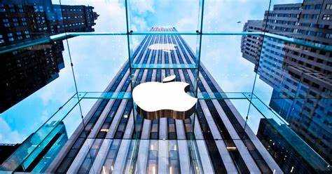 Какие факторы влияют на рыночную капитализацию Apple в 2025 году?