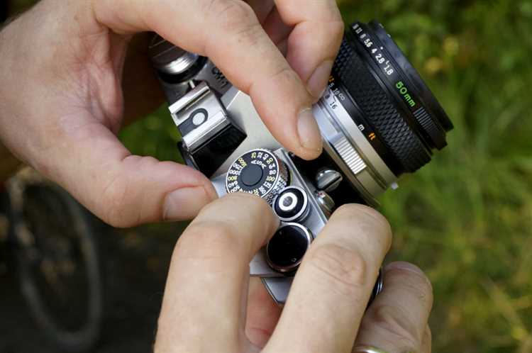 Как открыть отсек для пленки в фотоаппарате Canon