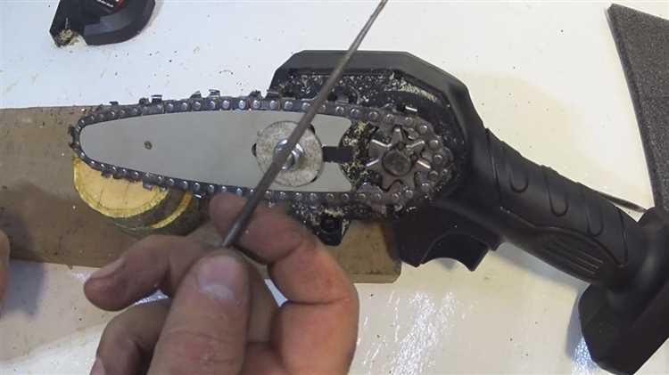 Как правильно снять старую цепь с пилы Makita