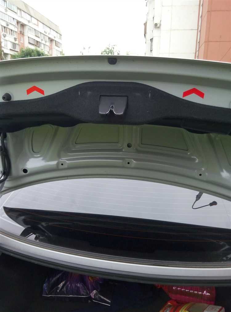 Знание различных способов открытия двери Hyundai Solaris поможет избежать паники и быстро решить проблему без лишних затрат и повреждений.