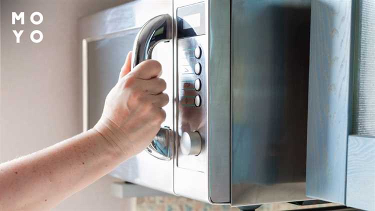 Микроволновые печи Gorenje отличаются надежностью, но даже у качественной техники может выйти из строя кнопка открытия дверцы. Если это произошло, не стоит паниковать. Важно понимать принцип работы механизма, чтобы открыть дверцу без повреждений и избежать дорогостоящего ремонта.