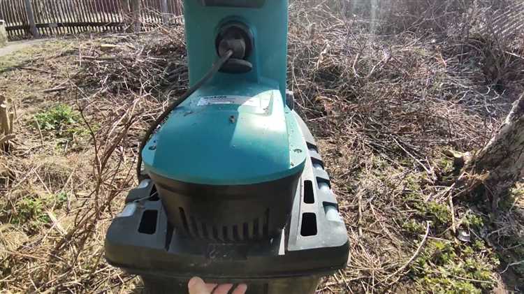 Как работает измельчитель веток makita ud2500