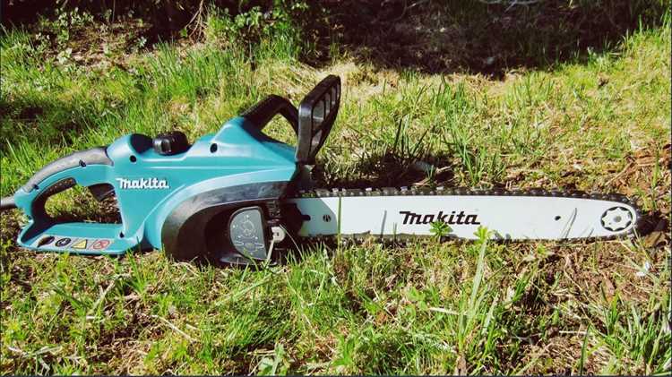Обслуживание и чистка электропилы Makita после работы
