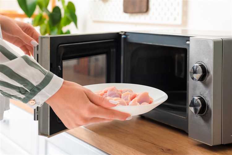 Какие настройки мощности выбрать для размораживания курицы
