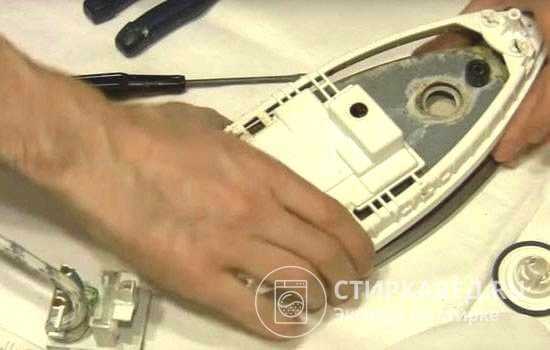 Шаг 4: Очистка и смазка механизмов