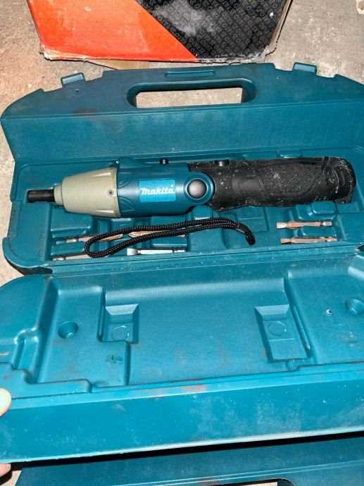 Как самому разобрать аккумуляторную отвертку makita 6722d
