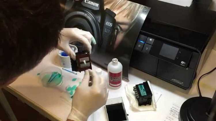 Принтер Canon iPF770 использует систему непрерывной подачи чернил с встроенным контейнером для отработанных чернил. Со временем этот контейнер заполняется, что может привести к ошибкам и сбоям в работе устройства. Чтобы избежать простоев и некорректной печати, важно своевременно сливать чернила и обнулять счетчик абсорбера.